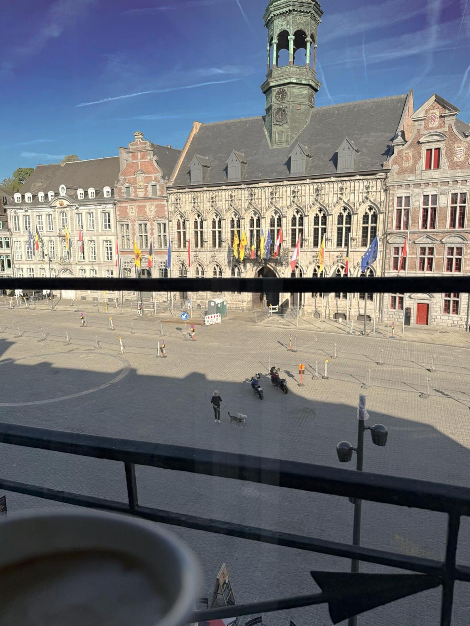 Hotel Grand Place مونس المظهر الخارجي الصورة